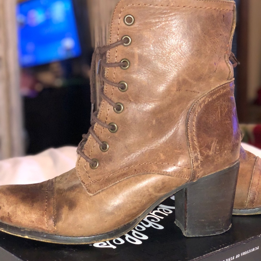 Steve Madden lace up boots